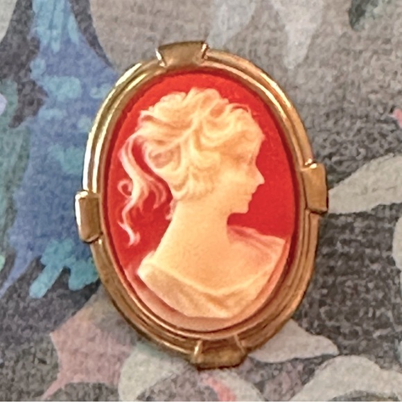 Vintage Mid-Century Modern Lucite Cameo Brooch/Pin Art Deco Design MCM 60's - Picture 4 of 11